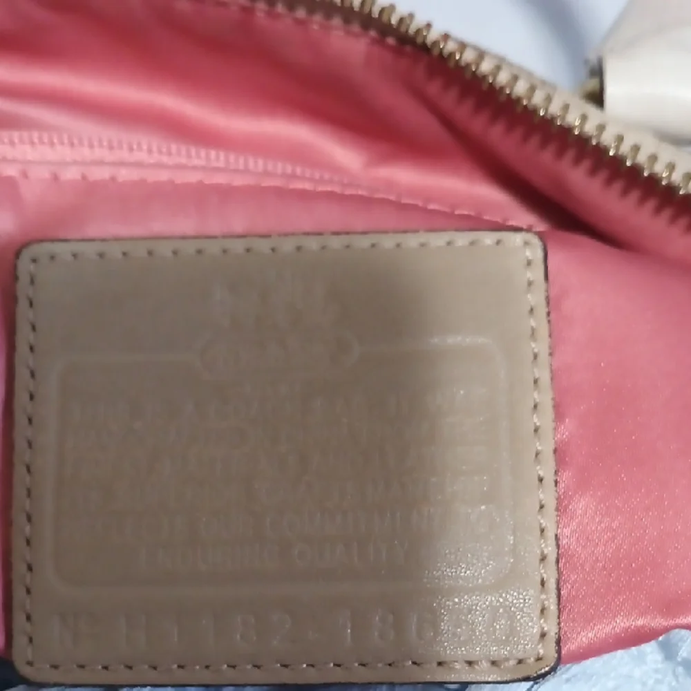 Coach 18650. Beige Signature Satchel